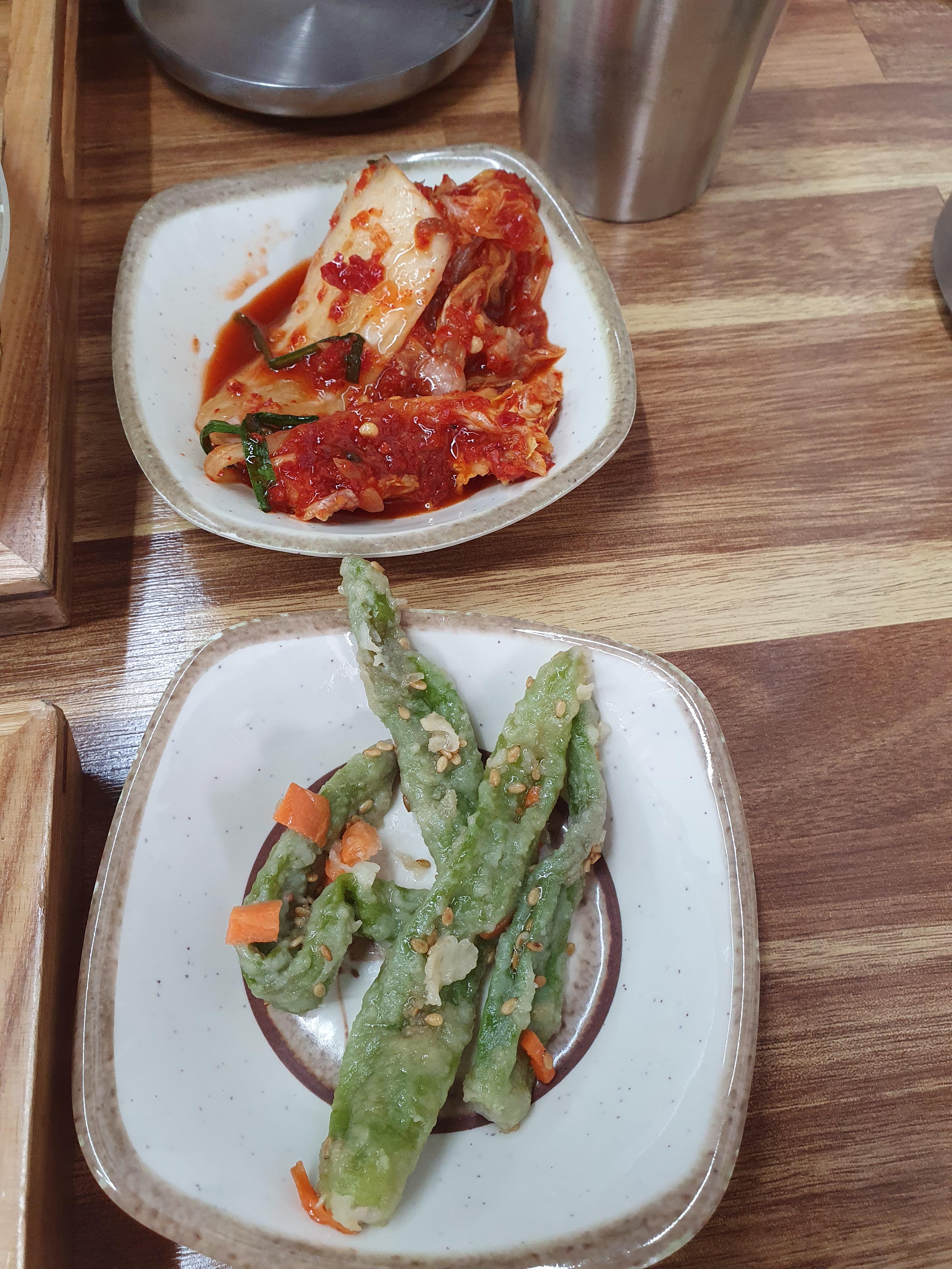 고추 찜이랑, 배추겉절이 너무 맛있습니다.