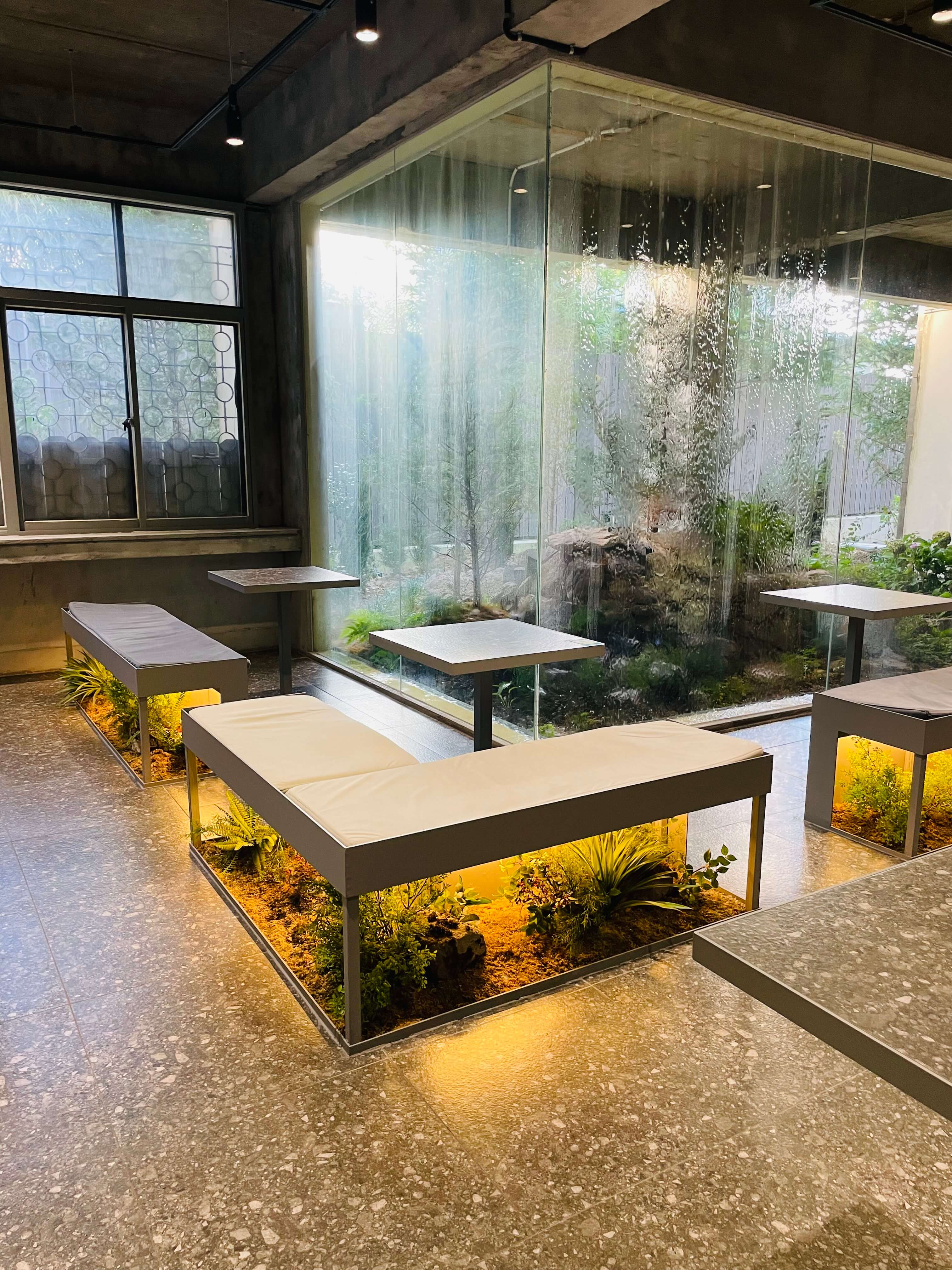 설날 여행 추천 밀양 사계절 카페 내부 모습