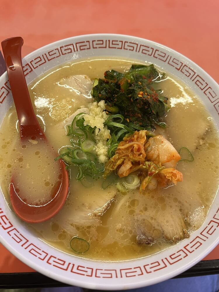 각종 토핑 올린 라멘