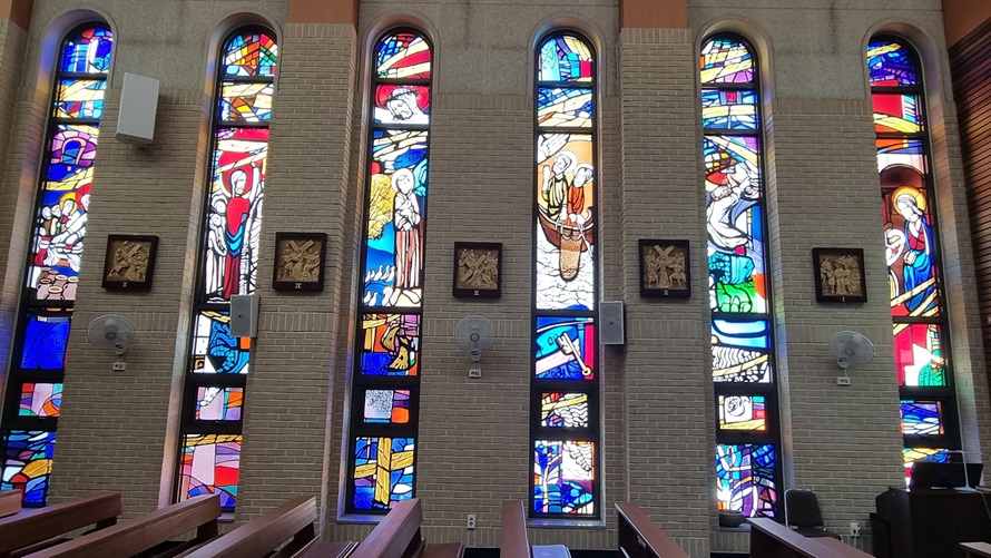 중흥성당 스테인드글라스