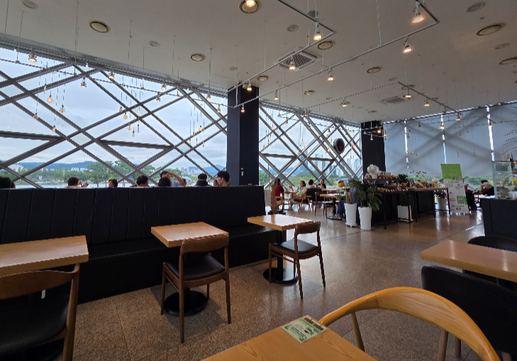 카페 내부 모습이다.