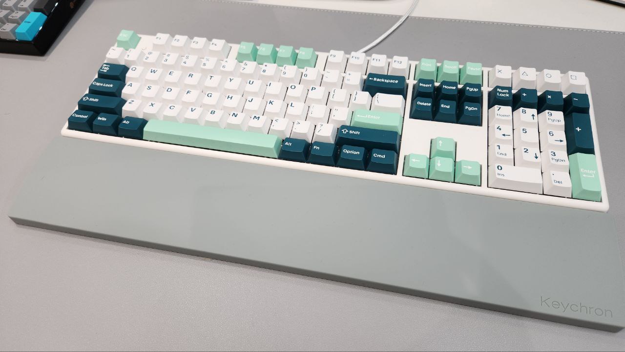 키크론 실리콘 그레이 팜레스트