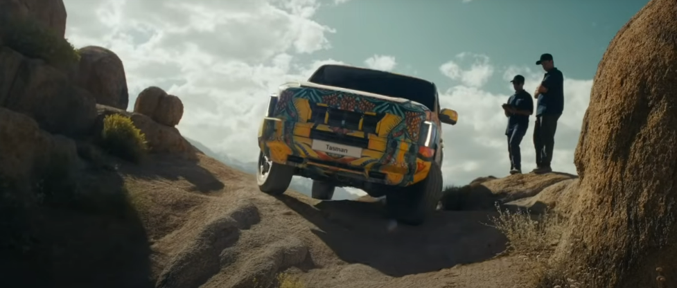 기아 타스만 위장막 오프로드 주행