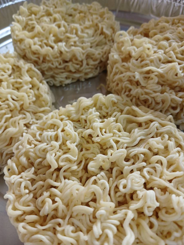 팔도 대왕뚜껑 면넣다