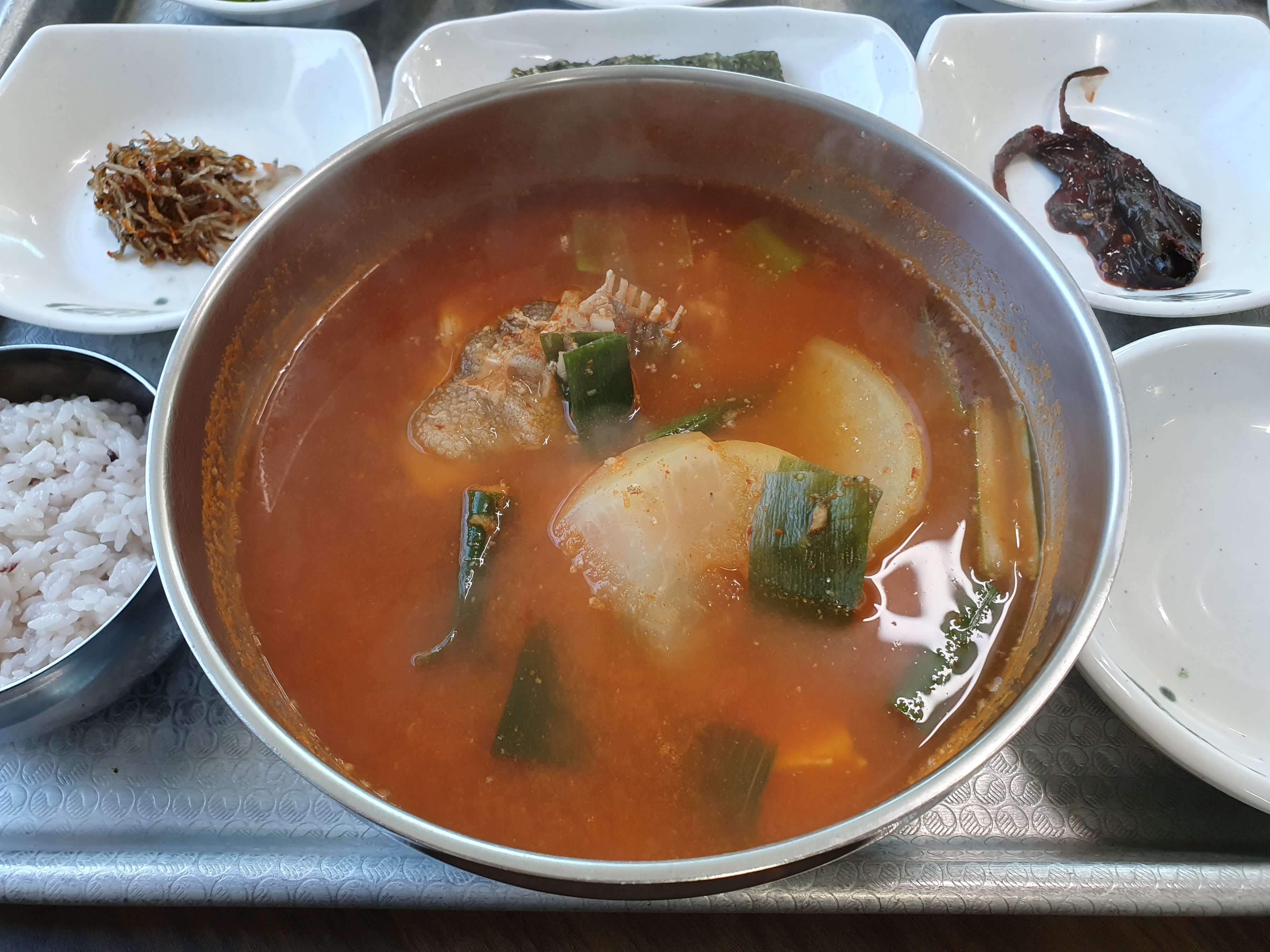 진하고 칼칼한 맛의 대구매운탕