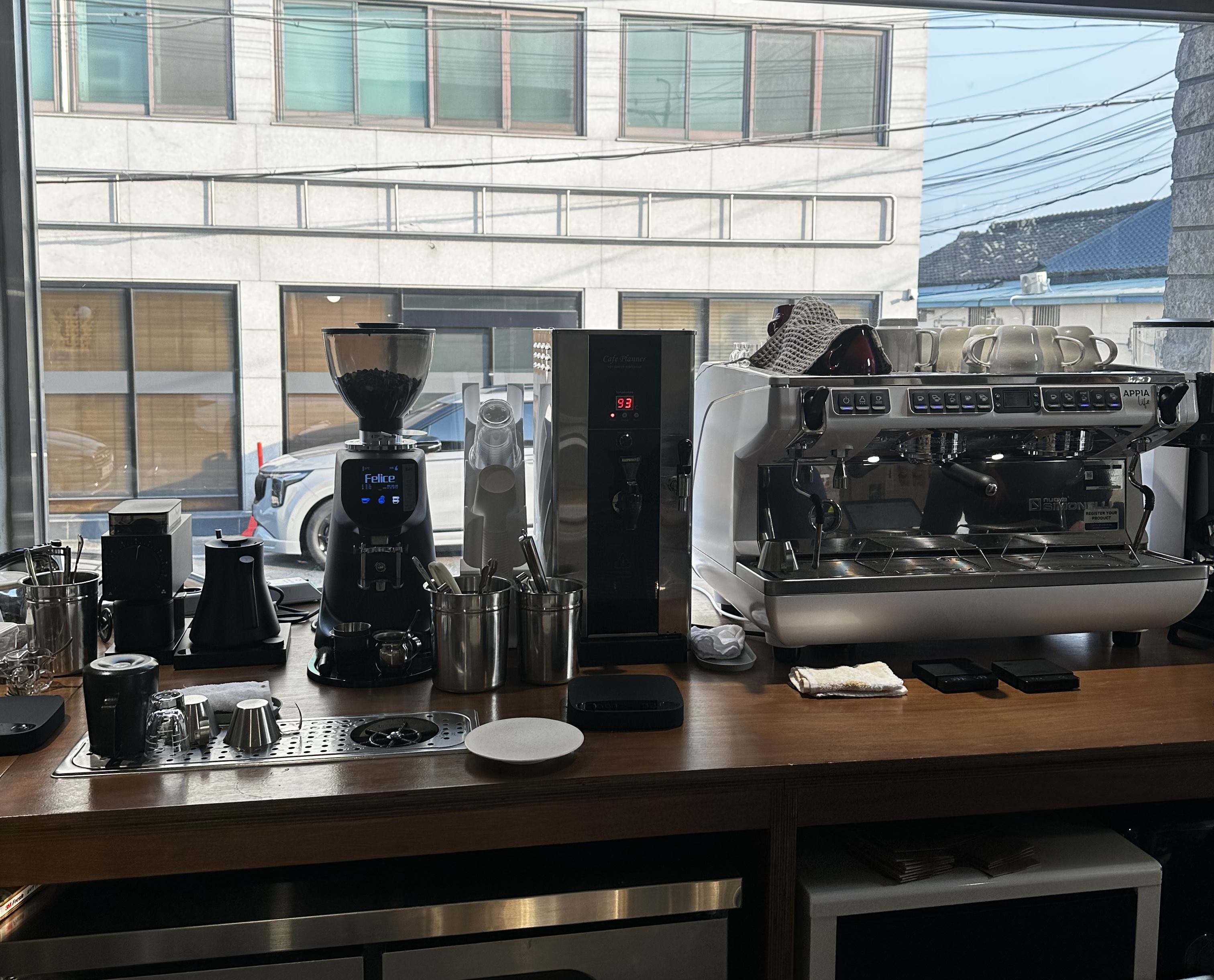 시모넬리 아피아 커피머신