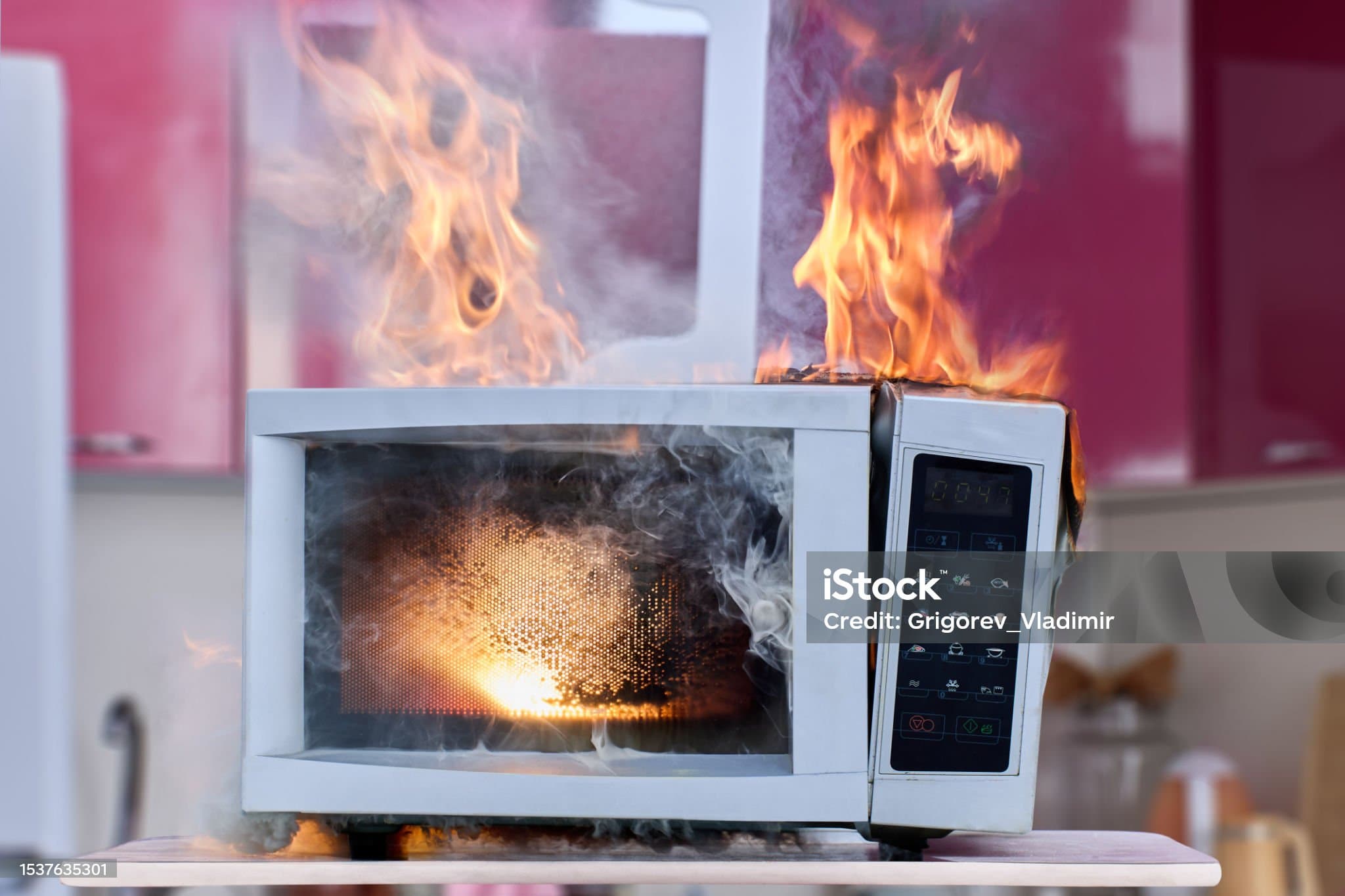 전자레인지에 금속을 넣으면 항상 폭발할까?