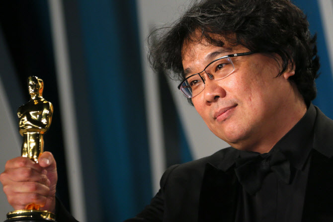 미키17 리뷰 : 줄거리와 결말, 솔직 후기, 내한 시사회, 원작 비교, 쿠키 정보, 평점 정리