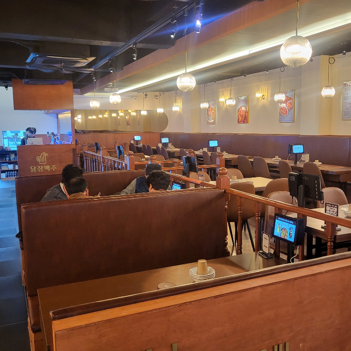 닭장맥주 내부 사진