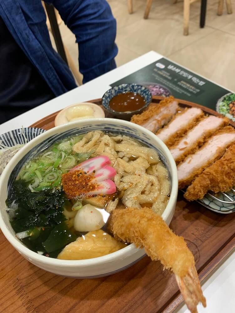새우가 튼실한 우동 세트