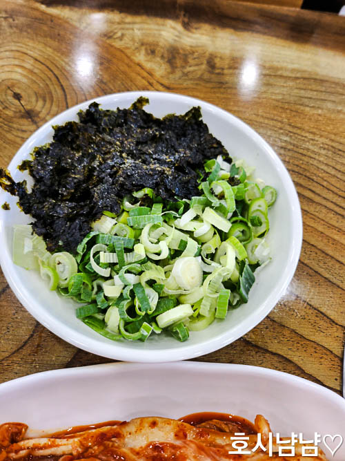 하남 창모루 칼제비 김가루와 대파 세팅 사진