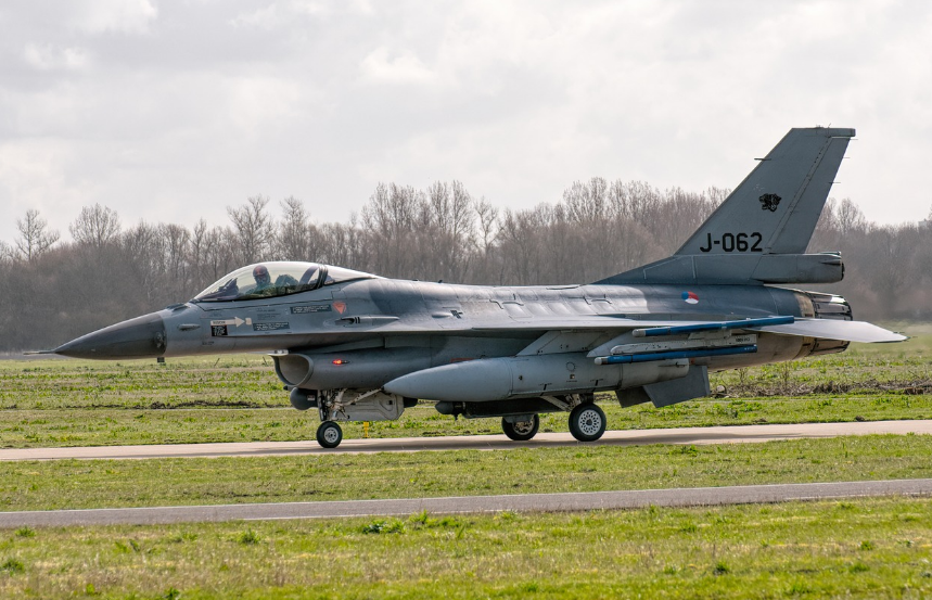 한국 공군의 주력 전투기 F-15K 슬램 이글, 성능과 전략적 의미 총정리