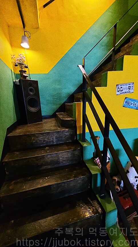 아날로그-부평점-2층-인테리어-4