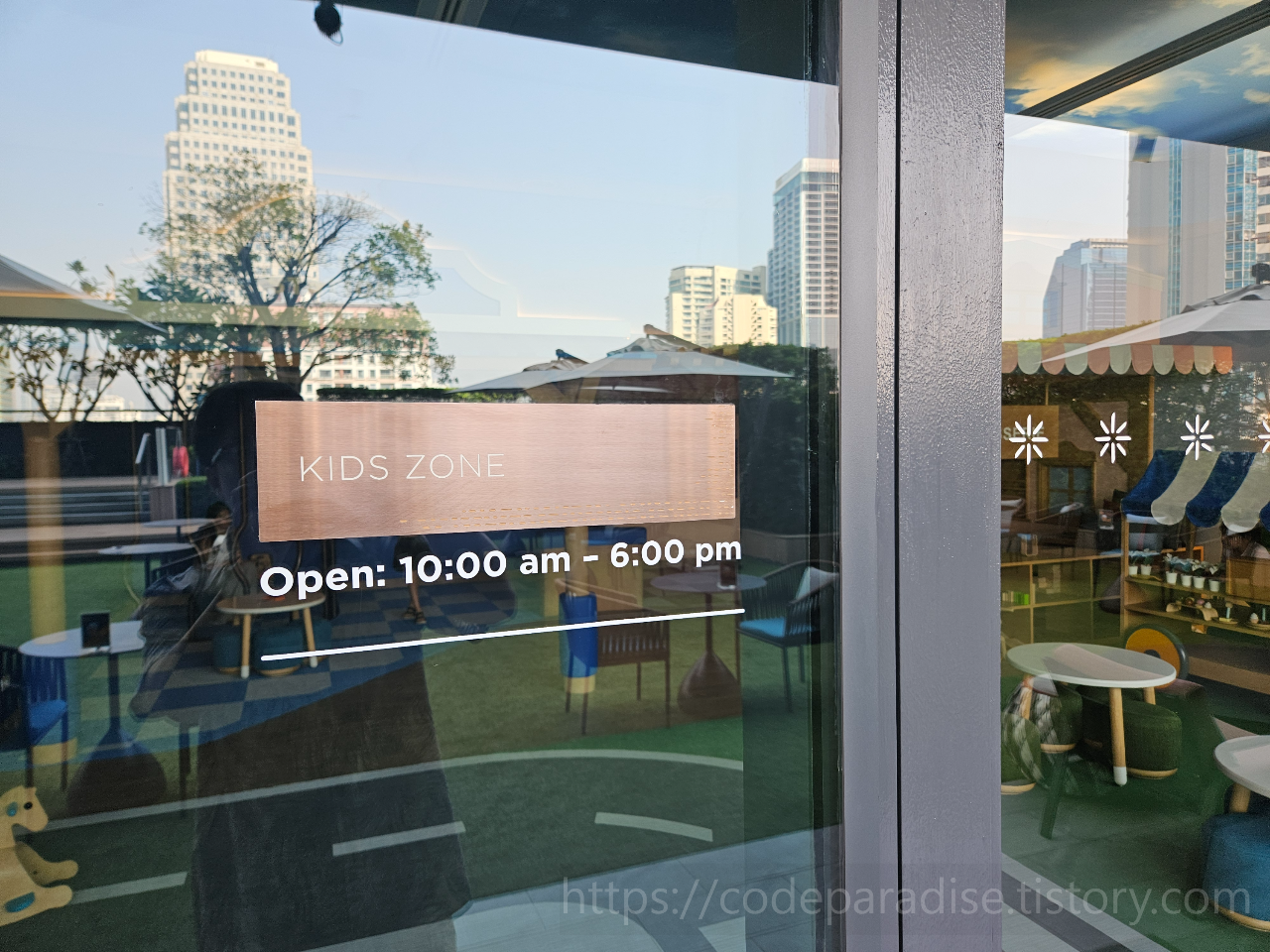 ํธํ
์ฌ์ง