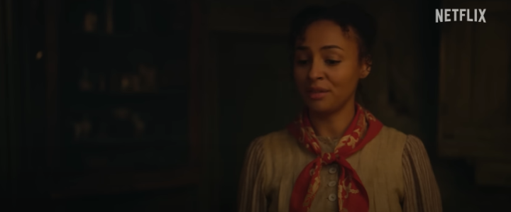 세라를찾아가겠다는에놀라를말리는한여성